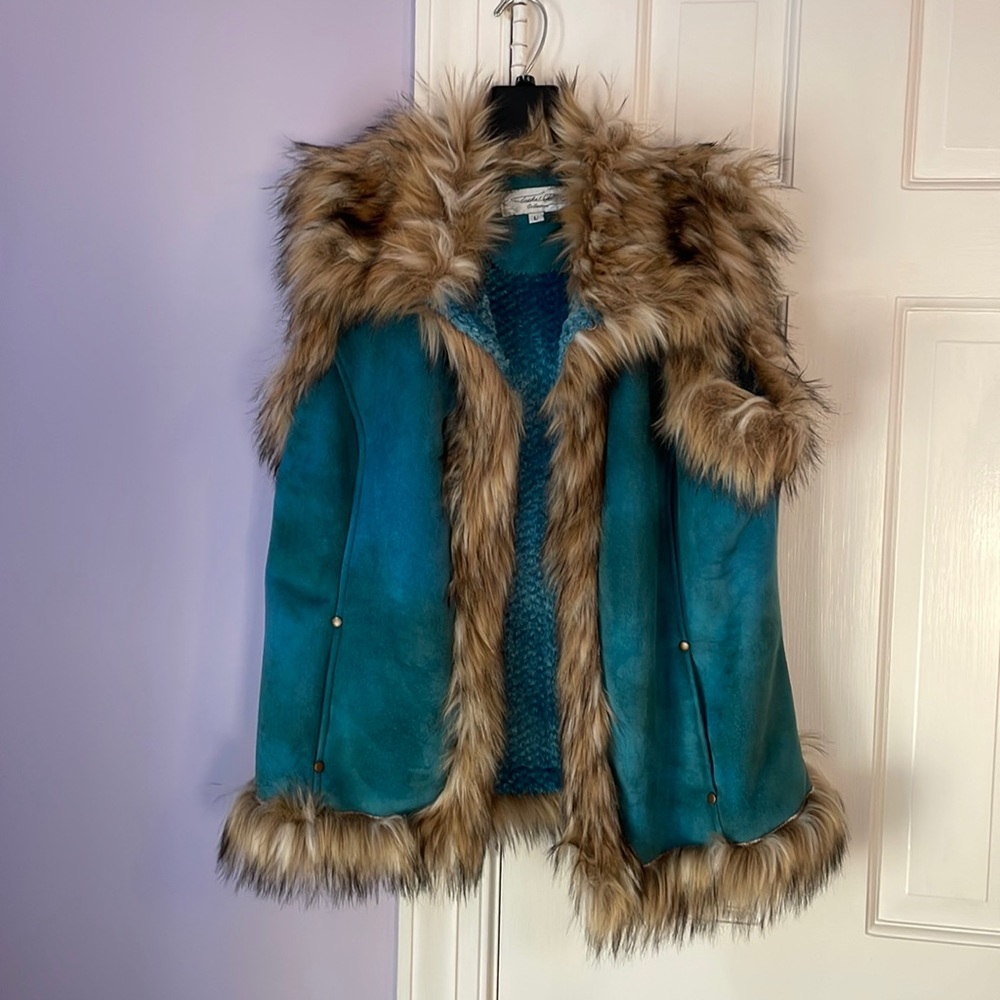 Turquoise suede vest with faux fur trim